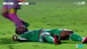 Futbolista africano quedar&iacute;a cuadrapl&eacute;jico por una mala ca&iacute;da (Video)