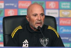 Sampaoli elogia la solidez de Lanús y cruza los dedos por la recuperación de Alan Franco