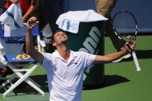 Julien Bennetau venci&oacute; por tercera vez en su carrera a Stanisla Wawrinka para pasar a las semifinales. Foto: AFP