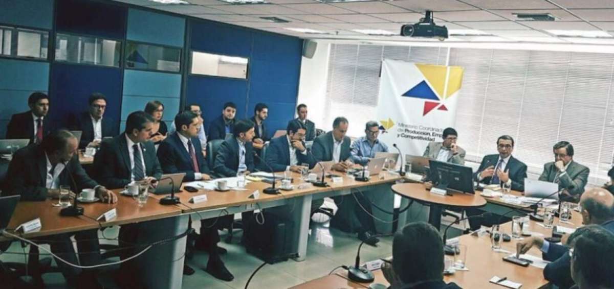 Los ministros del sector productivo mantienen una jornada de trabajo en la provincia de Manab&iacute;, con representante de varios sectores. 