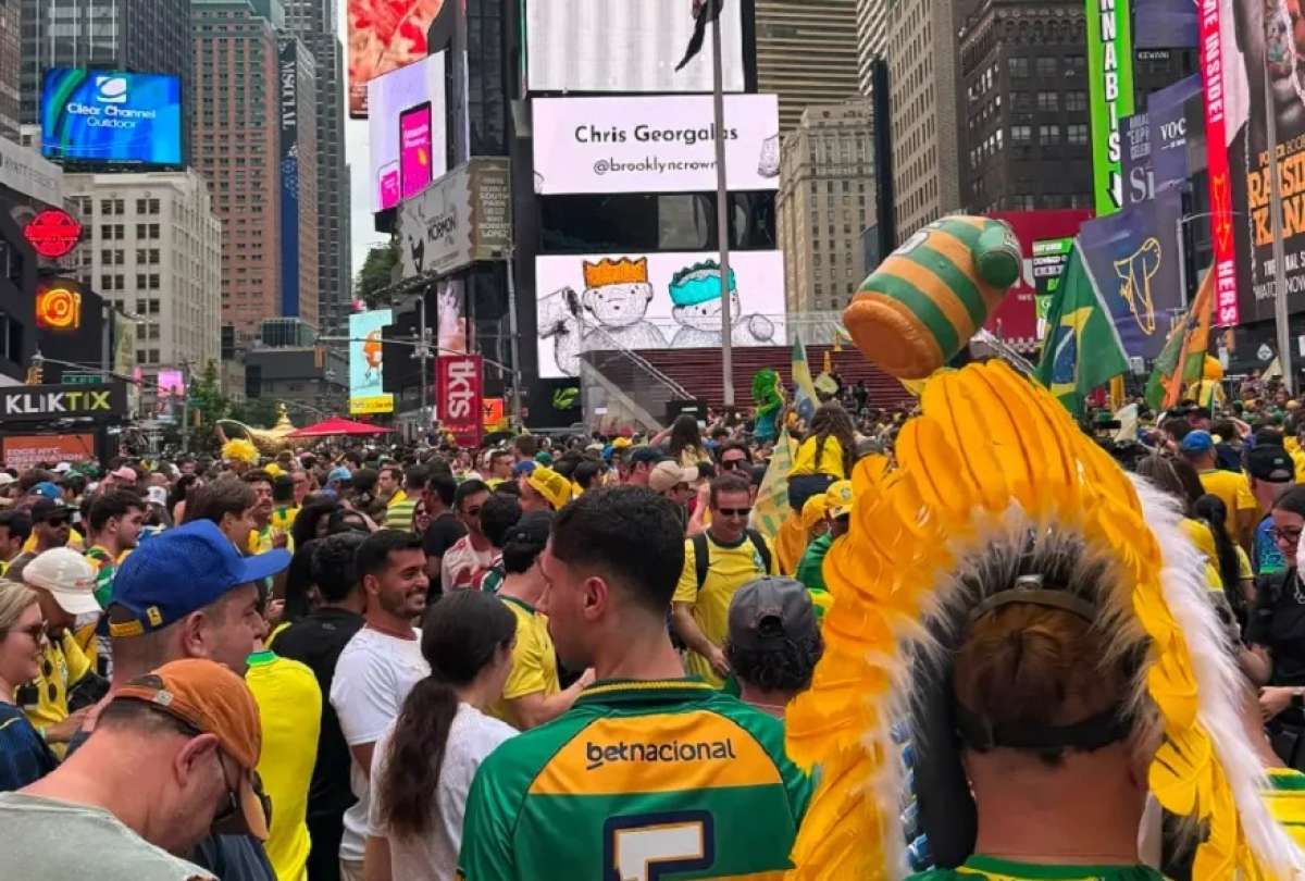Banderazo de hinchas brasile&ntilde;os en Times Square, en Nueva York