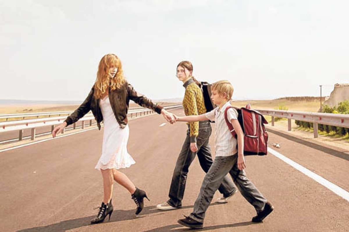 Isabelle Huppert interpreta a una madre de familia en la pel&iacute;cula Home, estrenada en 2008. Foto: Tomada de www.filmpressplus.com 