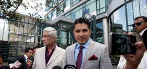 El pasado lunes el asamble&iacute;sta Fernando Callejas (i), acompa&ntilde;ado de Fernando Balda (d) solicitaron a la Contralor&iacute;a, informaci&oacute;n sobre gastos realizados por la Secretar&iacute;a de la Presidencia.