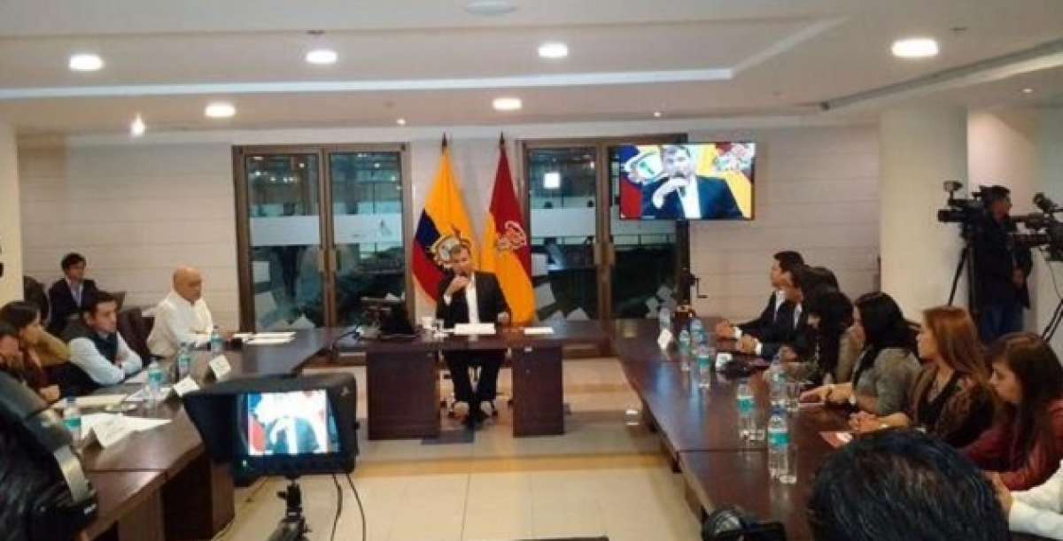 El Mandatario mantuvo la noche del mi&eacute;rcoles un conversatorio con medios de comunicaci&oacute;n en Cuenca. 