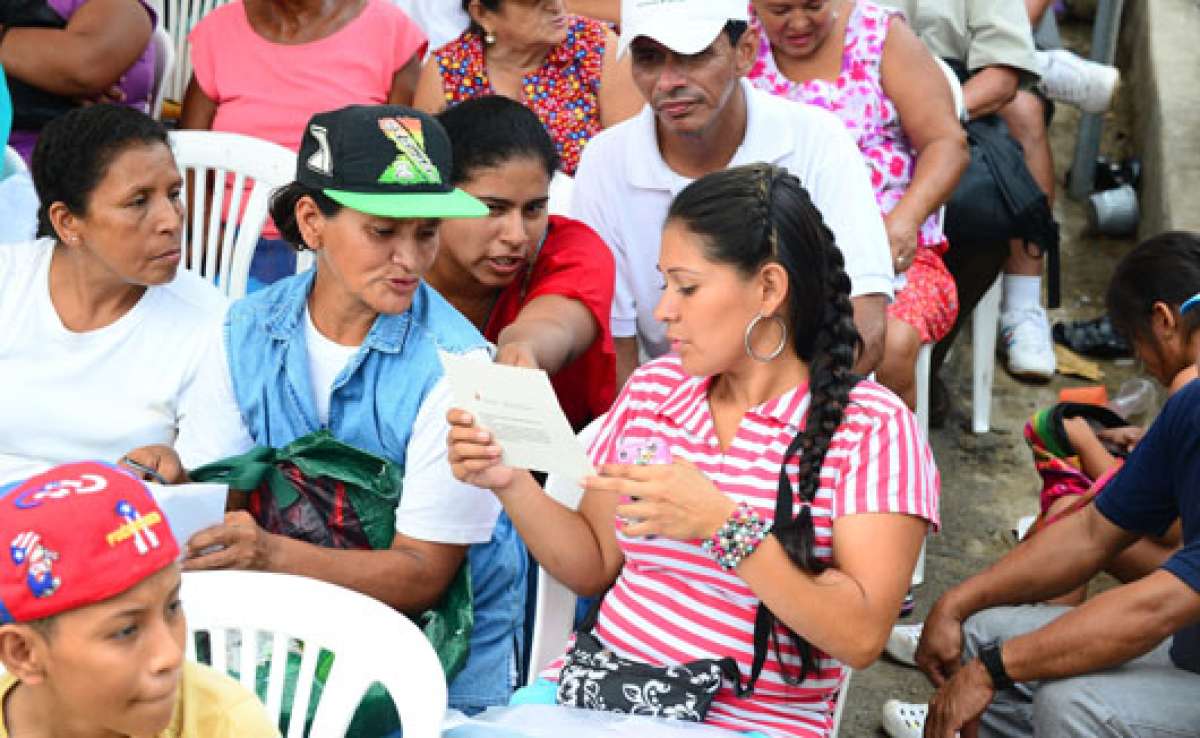 Los beneficiados son los residentes que llegaron al lugar dentro del lapso establecido. Foto: Miguel Castro 