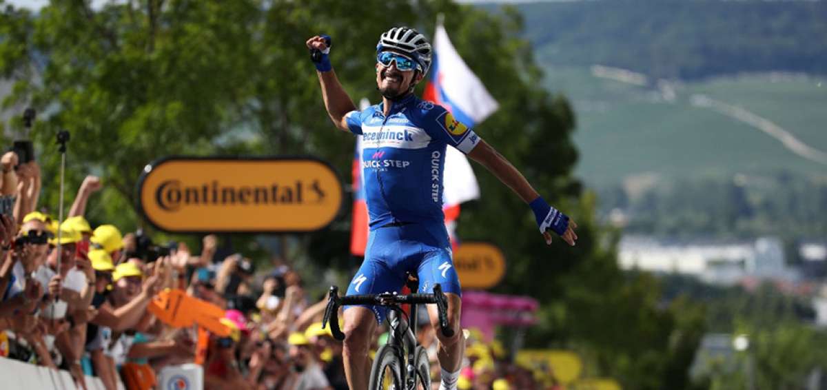 Julian Alaphilippe festej&oacute; con euforia su triunfo y liderato al cruzar la meta de la tercera etapa de la edici&oacute;n 2019 del Tour de Francia. 