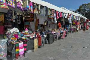 Los artesanos de varias provincias del pa&iacute;s comercializan sus productos en Quito. Foto: Miguel Jim&eacute;nez/ EL TEL&Eacute;GRAFO