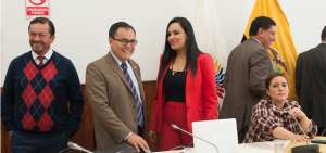 Los asamble&iacute;stas Fabricio Villamar (Ind.), Ra&uacute;l Tello (BADI) y Jeannine Cruz (CREO) presentaron sus pruebas.