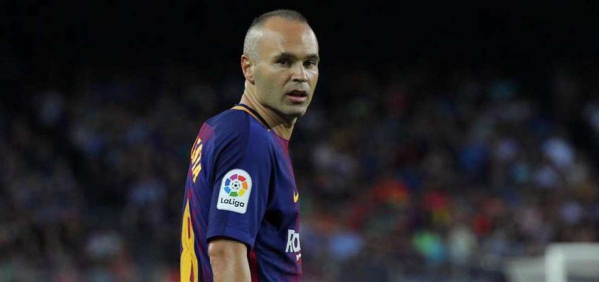 Iniesta, baja por lesi&oacute;n ante Real Madrid en la vuelta de la Supercopa