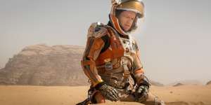  Matt Damon interpretando al bot&aacute;nico Marc Watney en The Martian. Foto internet