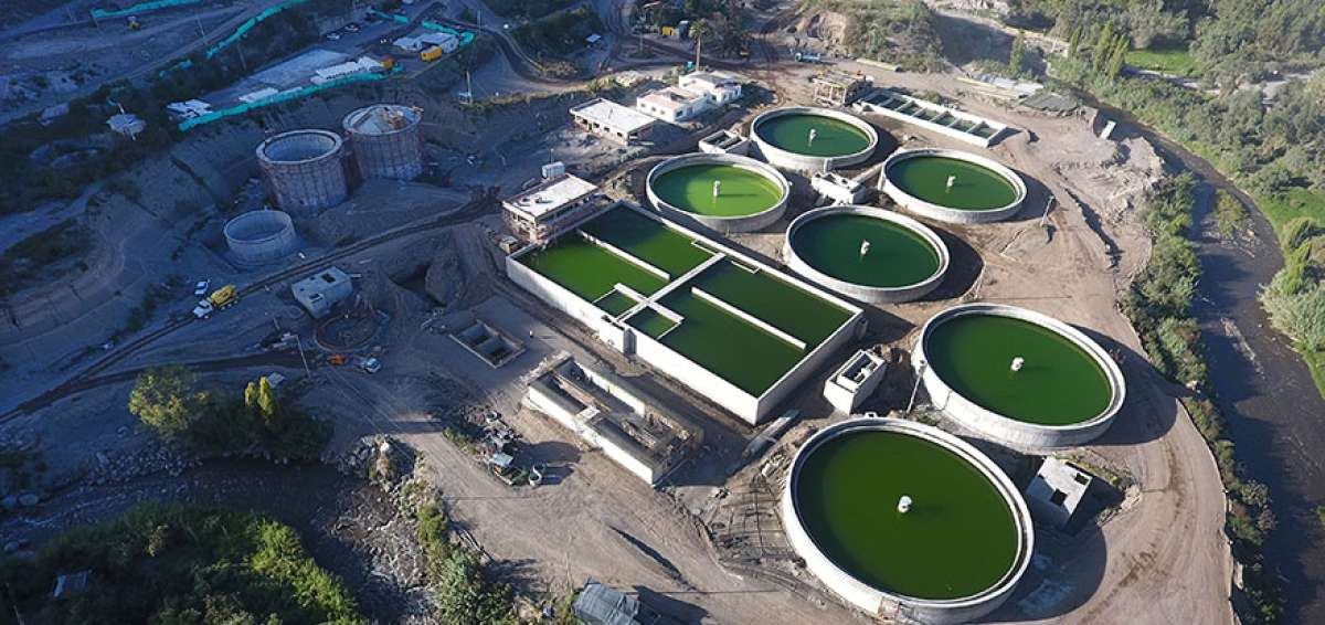 La central de descontaminaci&oacute;n de aguas servidas se encuentra en el sector Las Vi&ntilde;itas, que est&aacute; ubicado al norte de la ciudad de Ambato.