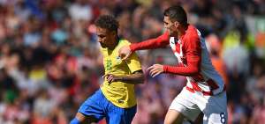 Neymar se escapa de la marca de Mateo Kovacic. El &lsquo;10&rsquo; brasile&ntilde;o se pone a punto para la disputa del Mundial de Rusia 2018.   