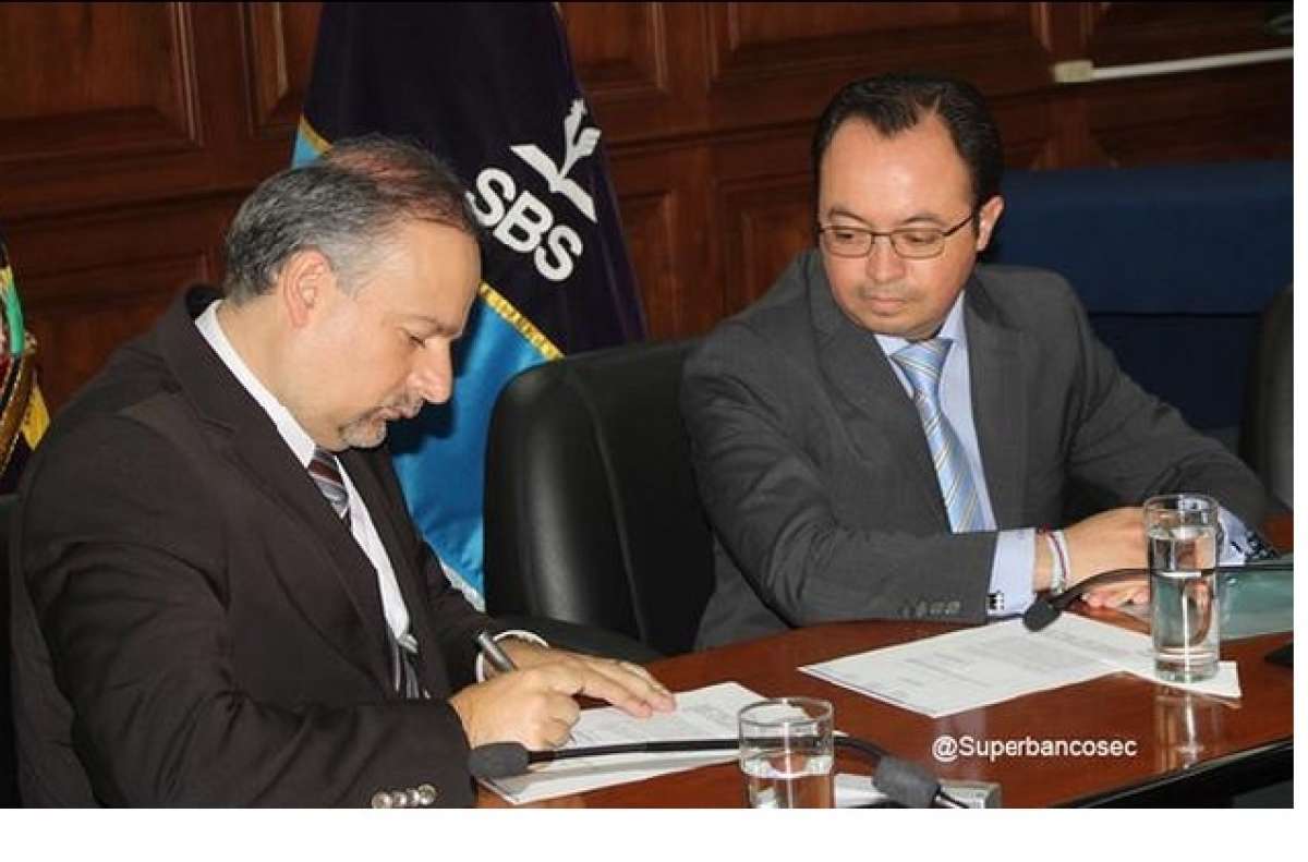 Richard Espinosa fue posesionado ante el IESS. Foto: Tomado del Twitter de la Superintendencia de Bancos