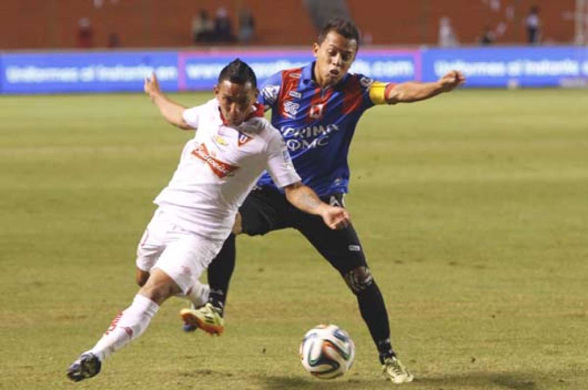 H&oacute;lger Matamoros abri&oacute; el marcador en Casa Blanca. Foto: API 