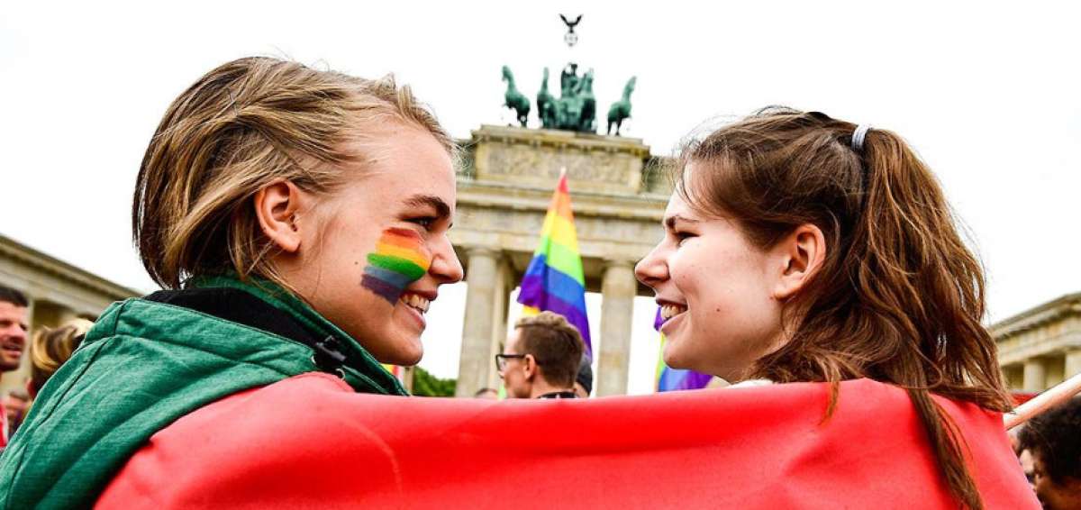 Ley que permite matrimonio homosexual entrar&aacute; en vigor el domingo en Alemania