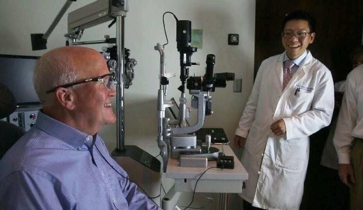 Ojo bi&oacute;nico permite a anciano poder ver luego de 33 a&ntilde;os
