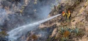 Dos focos del incendio est&aacute;n activos en el cerro Casitagua