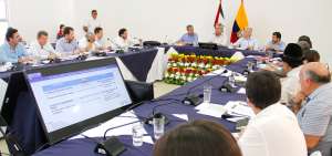En el cant&oacute;n Pedernales se cumpli&oacute; ayer el decimos&eacute;ptimo gabinete ministerial. Los funcionarios presentes no dieron declaraciones a la prensa.