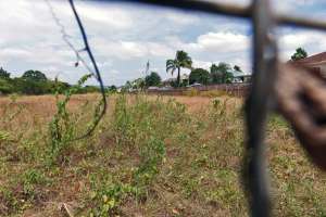 Los due&ntilde;os de 22.070 predios de la parroquia satelital La Puntilla (contribuyentes iniciales), desde 2017, deber&aacute;n pagar una tasa por construcci&oacute;n del puente. Foto: Karly Torres / El Tel&eacute;grafo 