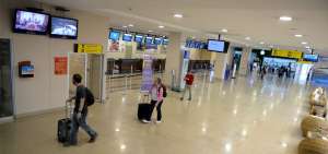 Por el aeropuerto de Cuenca pasan mensualmente un promedio de 15 mil  viajeros en la ruta a Guayaquil y Quito.