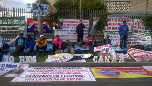 Los manifestantes iniciaron una huelga de hambre indefinida.