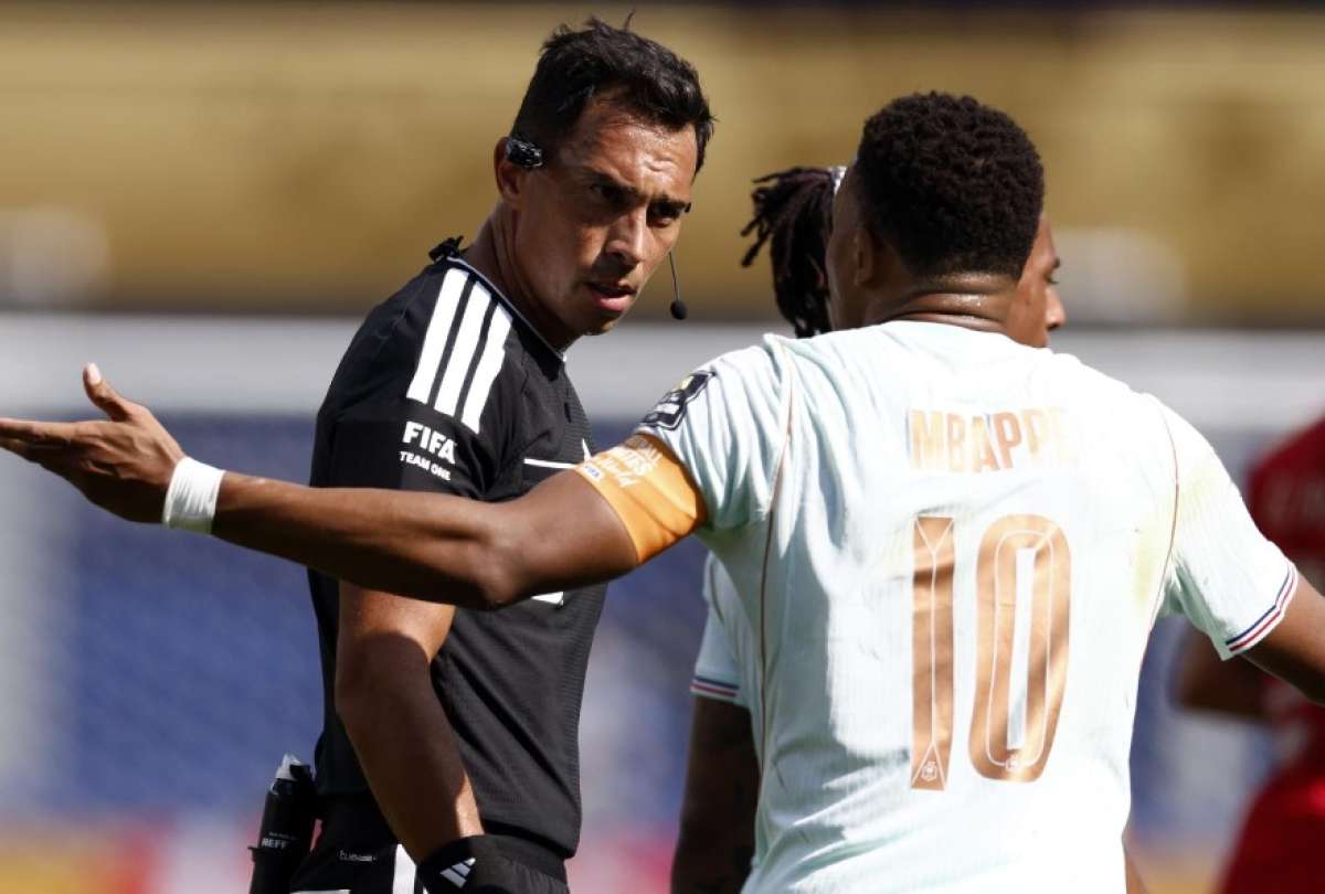 El argentino Facundo Tello dirigi&oacute; el Francia - Marruecos.