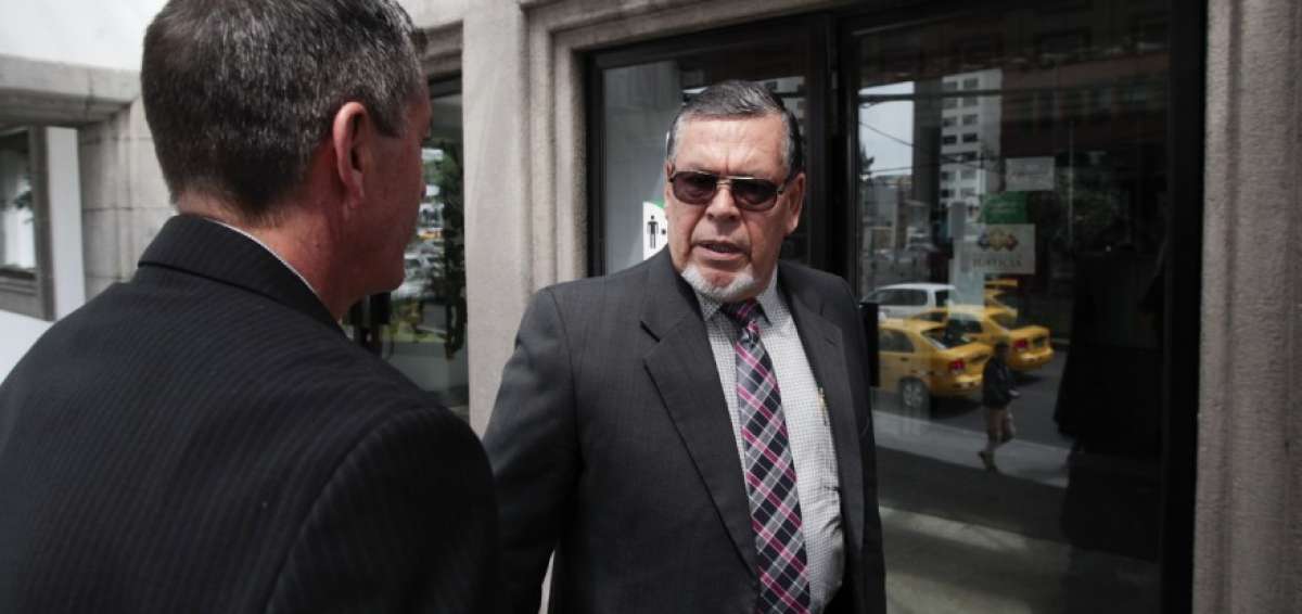 El jurista a su arribo a la CNJ para informar de su decisi&oacute;n.