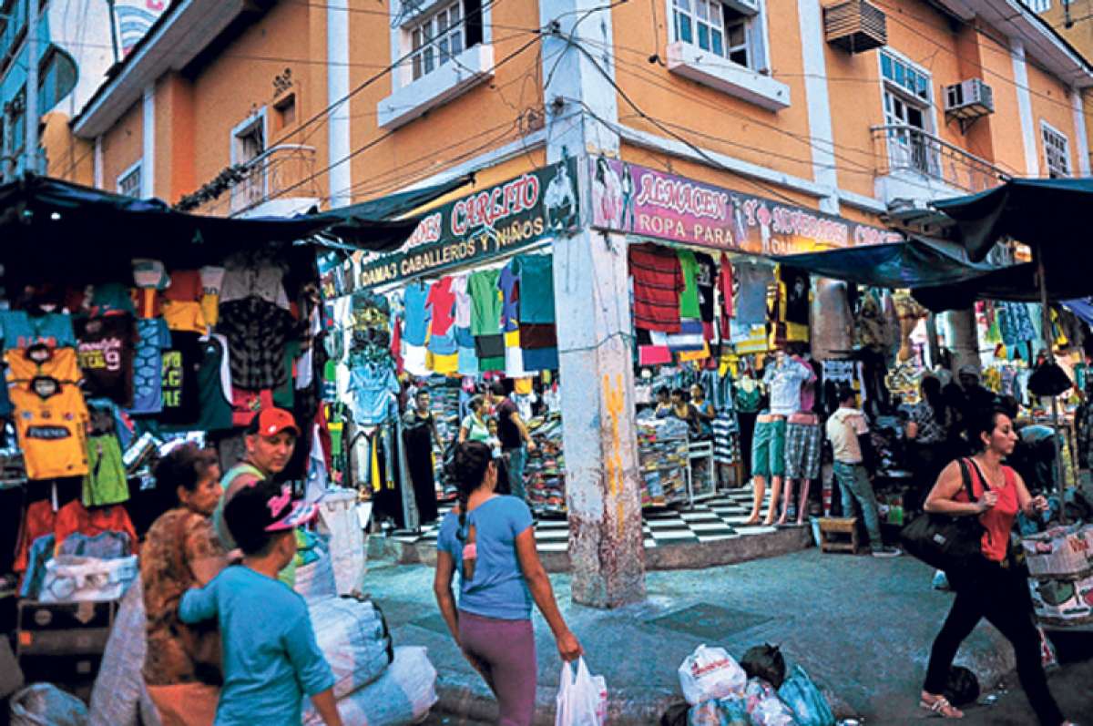 La calle Chile, la meca del comercio informal (Portafolio Gr&aacute;fico)