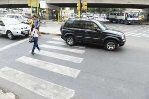 Las obstrucciones de cruces, de acuerdo con la ATM, representan el 35% de los problemas del tr&aacute;nsito. Foto: Jos&eacute; Mor&aacute;n / El Tel&eacute;grafo