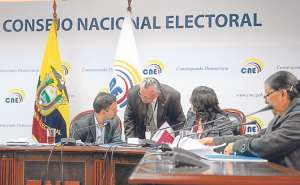 El pleno del Consejo Nacional Electoral (CNE) ley&oacute; los resultados de las recalificaciones y luego los nombres de los 24 mejores puntuados. Foto: &Aacute;lvaro P&eacute;rez / El Tel&eacute;grafo