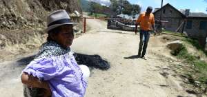 La v&iacute;a por el sector de San Pedro de Yumate se mantiene cerrada, la misma lleva hasta la empresa minera R&iacute;o Blanco en la parte alta.