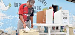 En junio pasado, habitantes de 14 sectores populares de la ciudad acudieron a las urnas para seleccionar a los miembros de sus consejos barriales. Foto: Archivo / El Tel&eacute;grafo