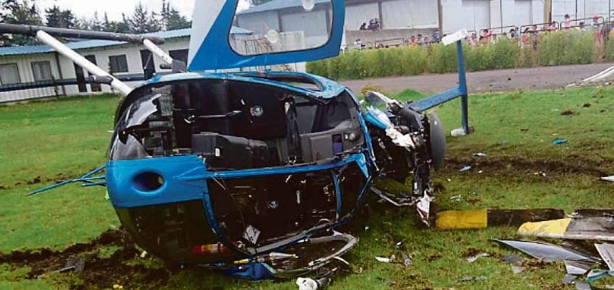 En la zona del helipuerto policial ubicado en el parque Bicentenario quedaron esparcidos los restos de la aeronave siniestrada este lunes.