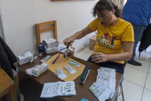 Los cerca de 4 mil voluntarios que ayudar&aacute;n en la misa del papa Francisco en el Bicentenario ultiman detalles de la organizaci&oacute;n. Foto: Miguel Jim&eacute;nez /EL TEL&Eacute;GRAFO.