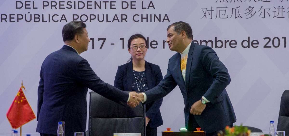 El presidente Rafael Correa mantuvo varias reuniones con su hom&oacute;logo chino, Xi Jinping, quien realiz&oacute; una visita de Estado al Ecuador. All&iacute; le reiter&oacute; su m&aacute;s cordial bienvenida al pa&iacute;s. 