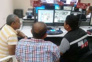 Los periodistas fueron instruidos en el monitoreo de las c&aacute;maras de vigilancia, llamadas de emergencia y despacho de recursos. Foto: Luis Freire / El Tel&eacute;grafo