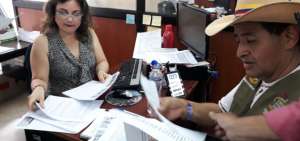Dirigente Manuel Pe&ntilde;afiel present&oacute; la denuncia en la Fiscal&iacute;a, en Guayaquil.