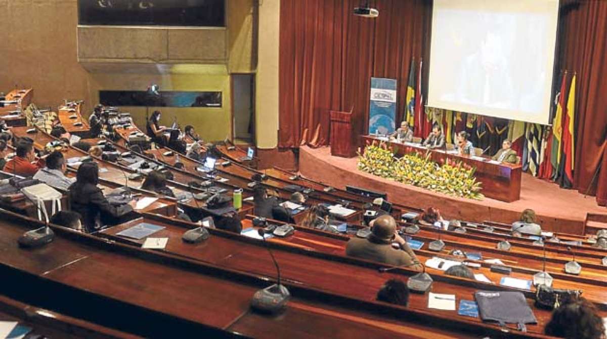 &Aacute;mbar Garc&iacute;a (Alba TV) sostuvo que las pol&iacute;ticas han develado &ldquo;los l&iacute;mites de lo p&uacute;blico en la comunicaci&oacute;n&rdquo;. Foto: &Aacute;lvaro P&eacute;rez / El Tel&eacute;grafo