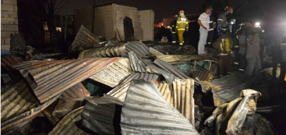 Incendio consumi&oacute; 5 viviendas en la Isla Trinitaria