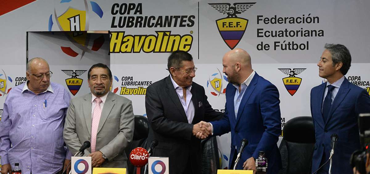 El 3 de julio se firm&oacute; el convenio de Cesi&oacute;n de Atribuciones y Competencias entre la FEF, representada Carlos Villac&iacute;s, y la LigaPro, liderada por Miguel Loor.