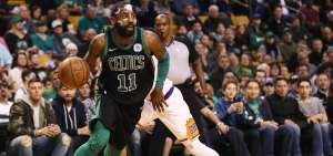 Kyrie Irving aport&oacute; con 19 puntos a la victoria de los Celtics en su casa: el TD Garden, en el norte de Boston.