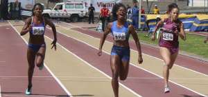 La ecuatoriana Gabriela Su&aacute;rez (centro) gan&oacute; medalla de oro en los 100 metros planos en la pista &ldquo;Jefferson P&eacute;rez&rdquo;.