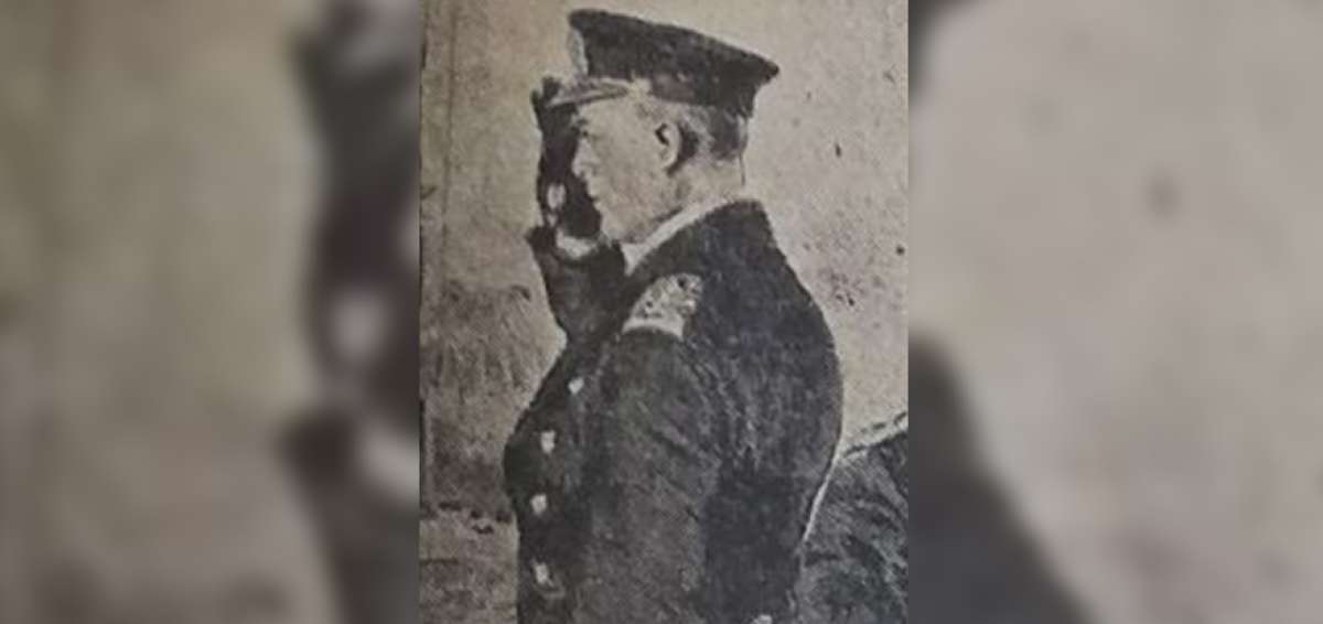 El &uacute;ltimo saludo del l&iacute;der de los marinos vencidos