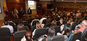 El evento se llev&oacute; a cabo en el auditorio de la Ecotec, que se llen&oacute; por completo.