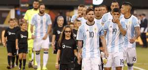 Bauza: "Hay que sacarle responsabilidad a Messi"