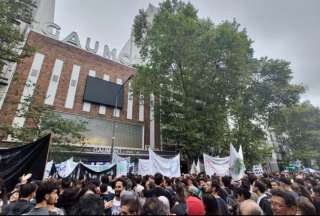 Durante las protestas se registraron enfrentamientos entres manifestantes y elementos de la policía de Argentina.