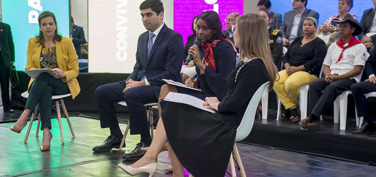 La fiscal general del Estado, Diana Salazar, interviene durante la presentaci&oacute;n del acuerdo nacional.