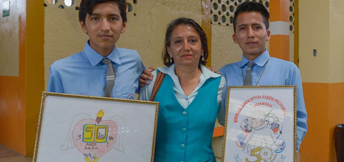 Cada estudiante dej&oacute; que sus manos &ldquo;hablaran&rdquo; por medio del arte. Despu&eacute;s dos pinturas fueron seleccionadas como las ganadoras. 