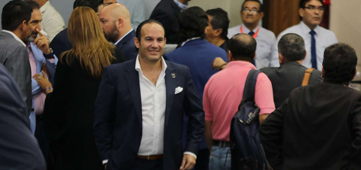 El directorio de la Ecuaf&uacute;tbol destituye a Francisco Egas