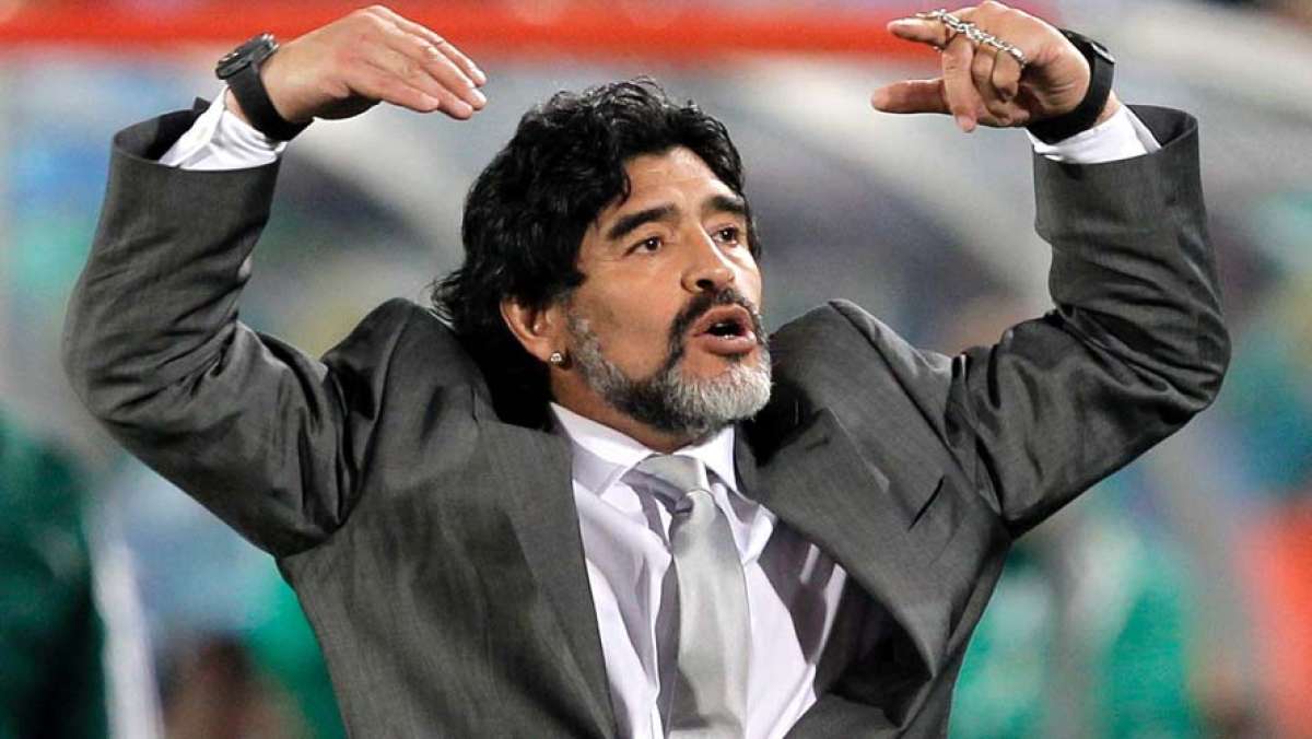 Diego Maradona apoya al arquero Manuel Neuer para que gane el Bal&oacute;n de Oro el pr&oacute;ximo 12 de enero. Foto: Archivo